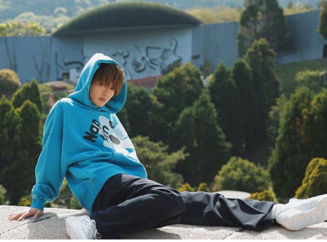 ナップタイム　naptime. Nissy 西島隆弘　スウェット　パーカー　青