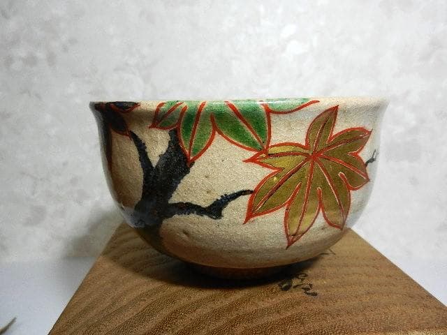 茶道具「色絵楓ノ図茶碗（泥中蔵六造）」（希少骨董色絵茶碗か）