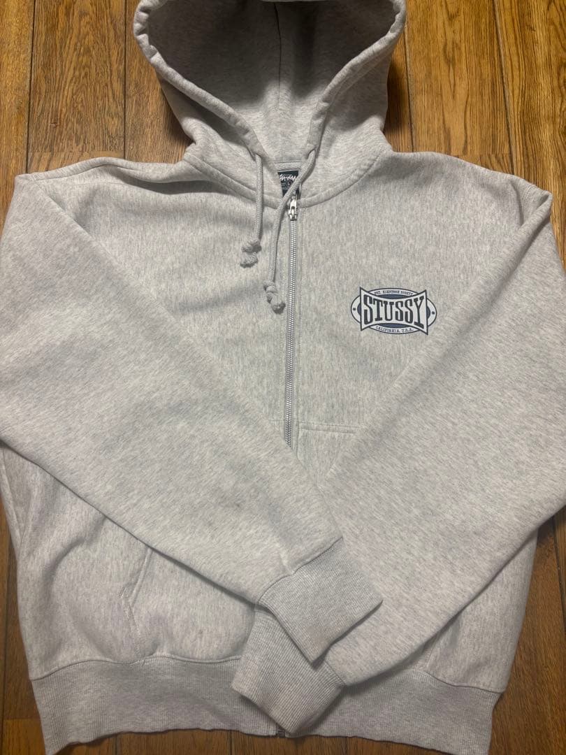 STUSSY グレー パーカー Lサイズ