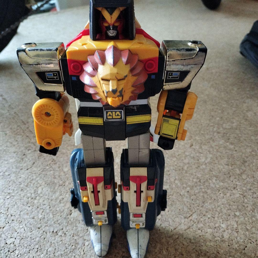 変身していくロボット