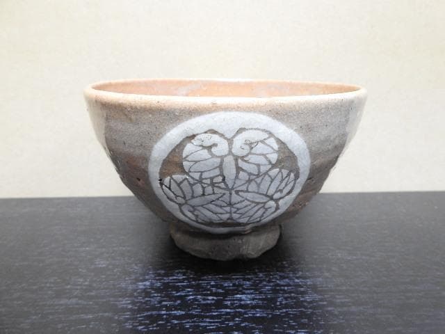 三葉葵紋入茶碗　萩焼　合わせ箱　MA264