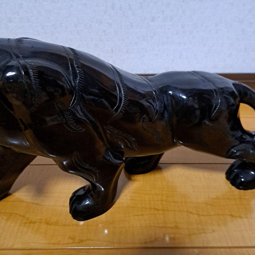 木製虎彫刻 黒色