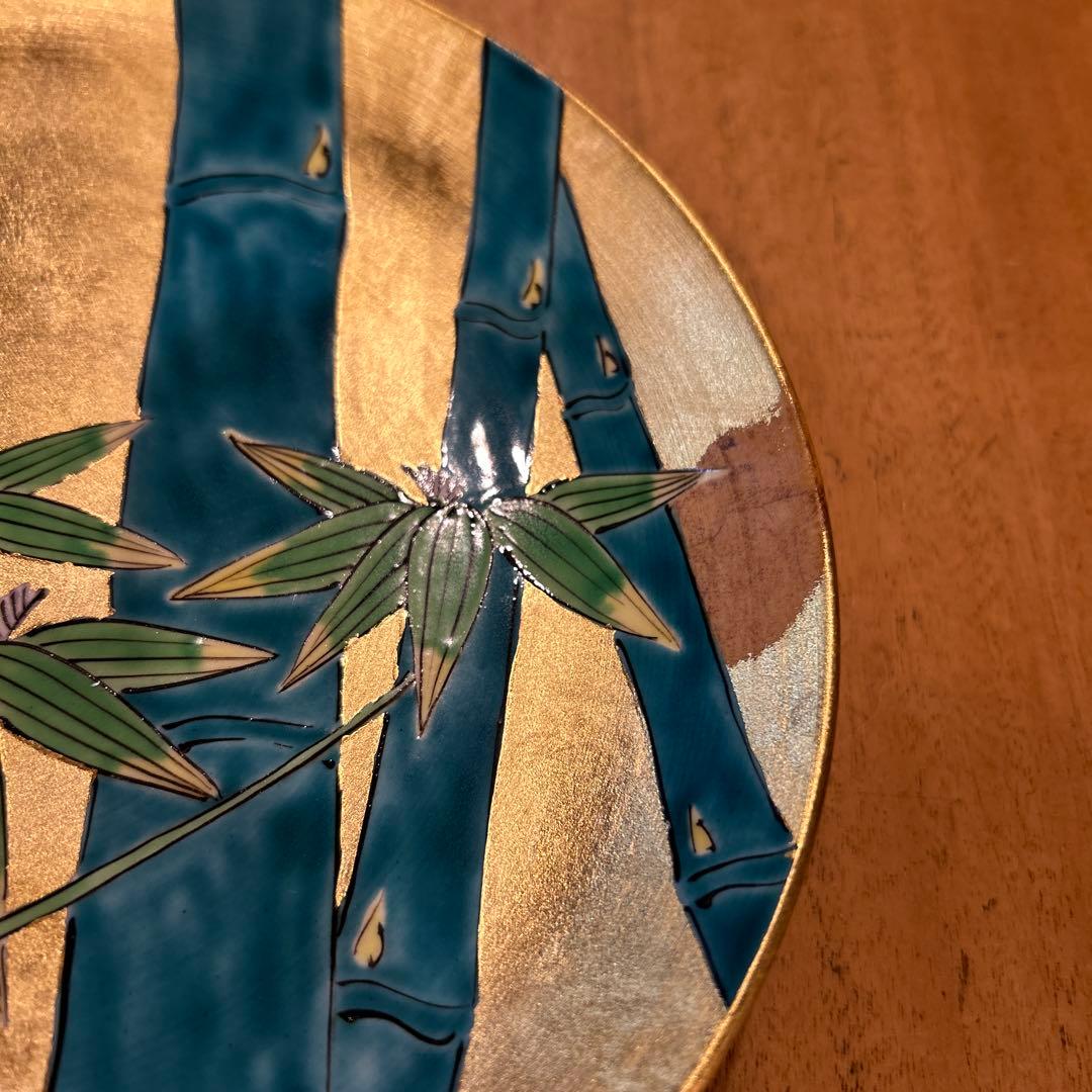 飾り皿　琥山窯　竹絵金箔推　皿立て箱付