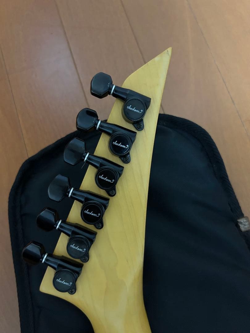 Chravelエレキギター