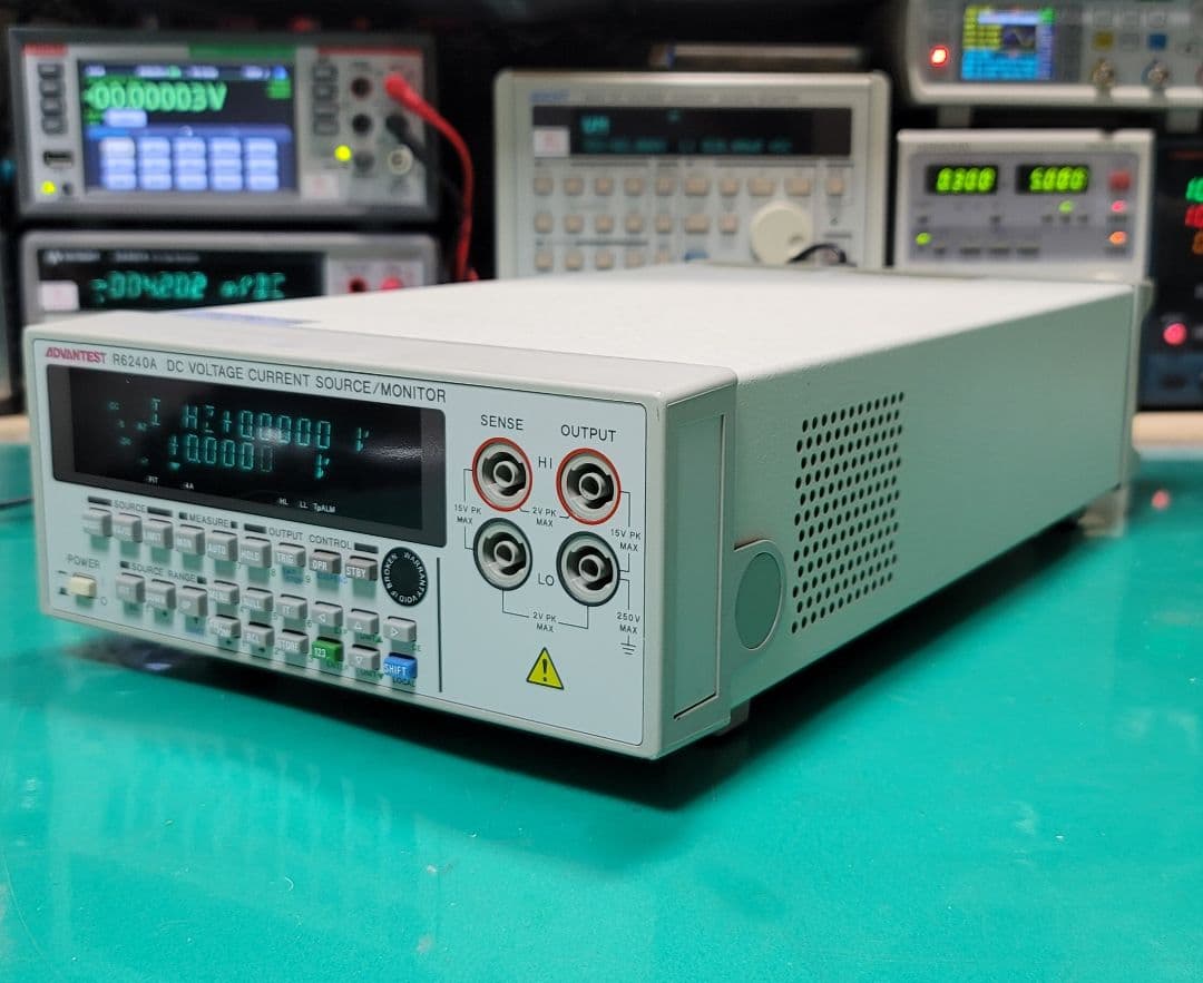 精密直流 電圧/電流発生器 ADVANTEST R6240A 0V-15V 4A