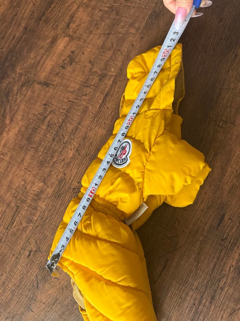 注目【美品】MONCLER 犬服 フード付き黄色 小型犬用