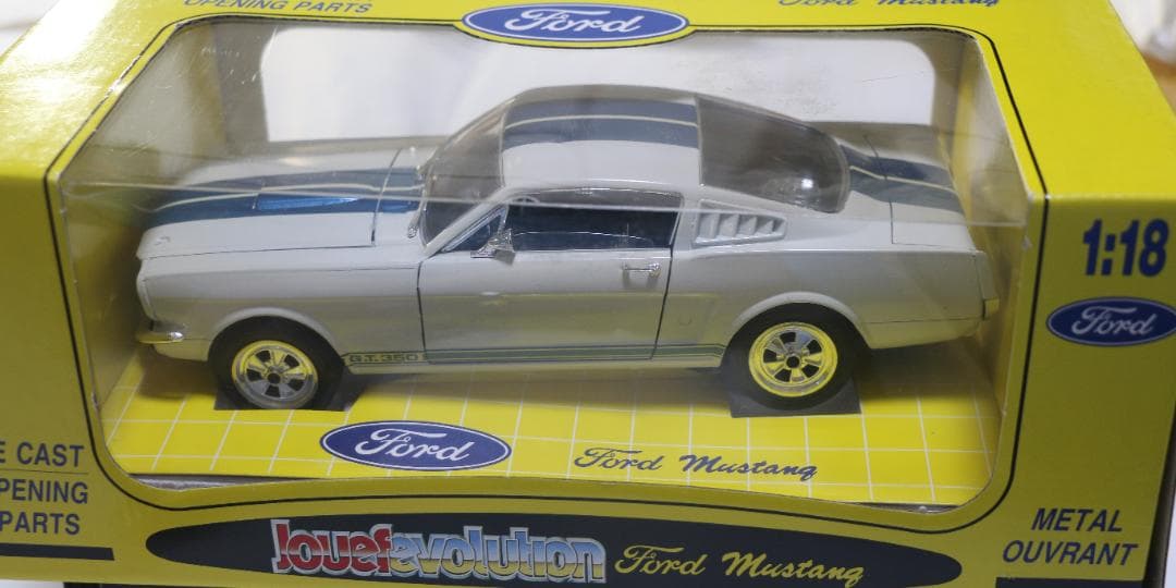貴重　JOUEFエボリューション製 フォード・ムスタング　白　１／１８　中古品
