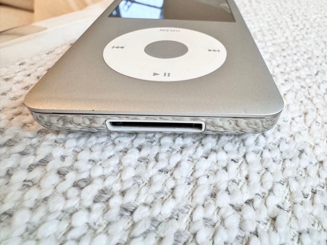 【極美品】iPod classic 第6世代 160GBシルバー 新品バッテリー