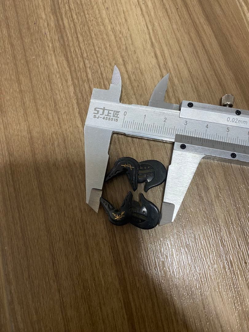 頭　縁　目貫