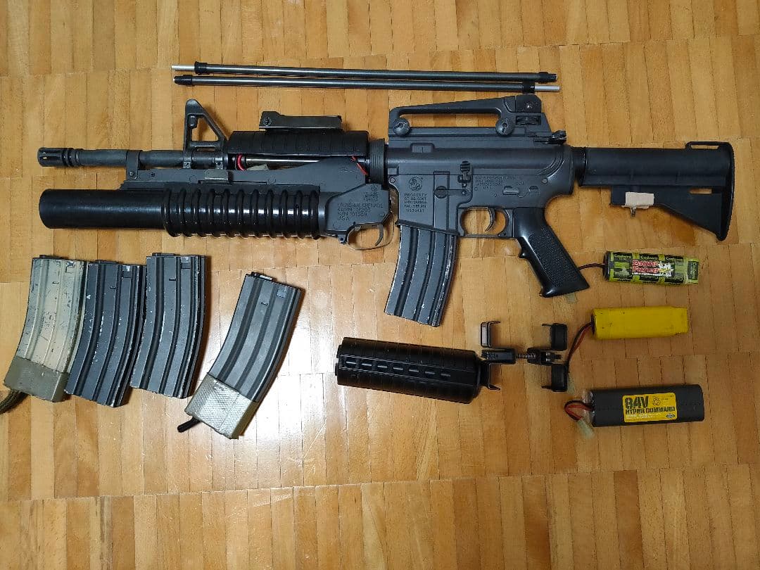 東京マルイ　電動ガン　M4カービン　サンプロ製？M203付き