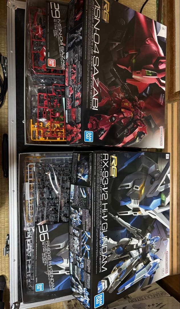RG MSN-04 サザビー & RX-93ν2 Hi-νガンダム