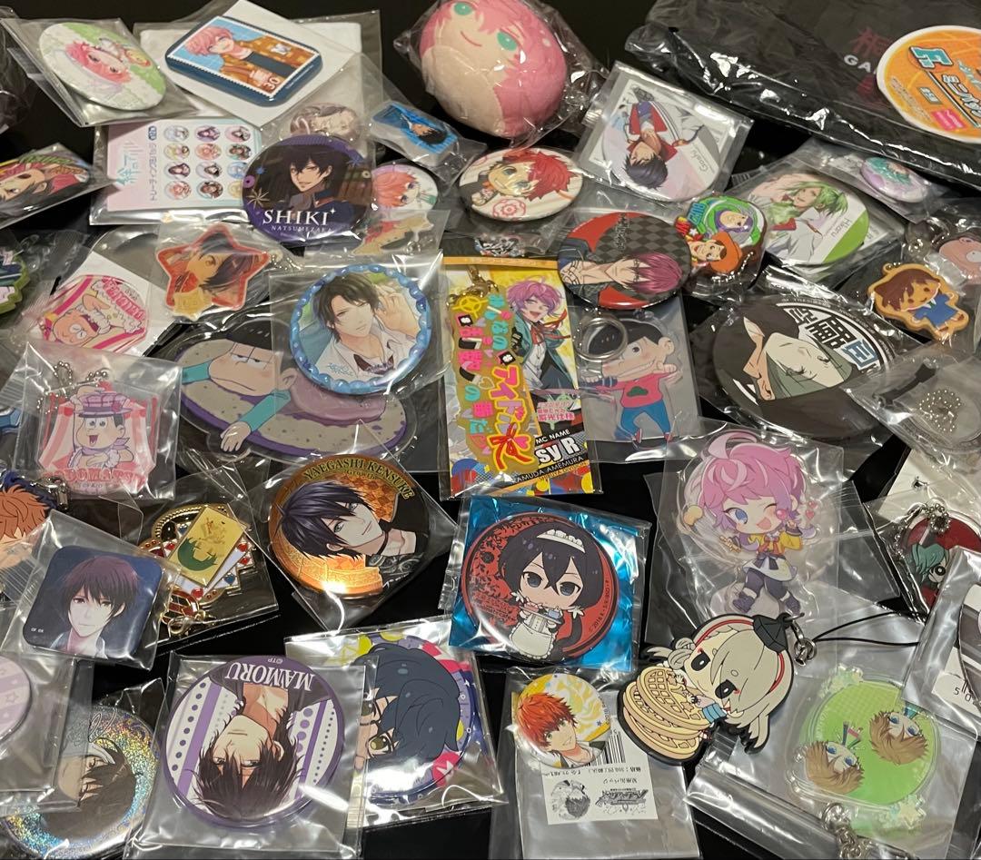 ⑧アニメグッズ 大量 まとめ売り 60点 缶バッジ アクキー