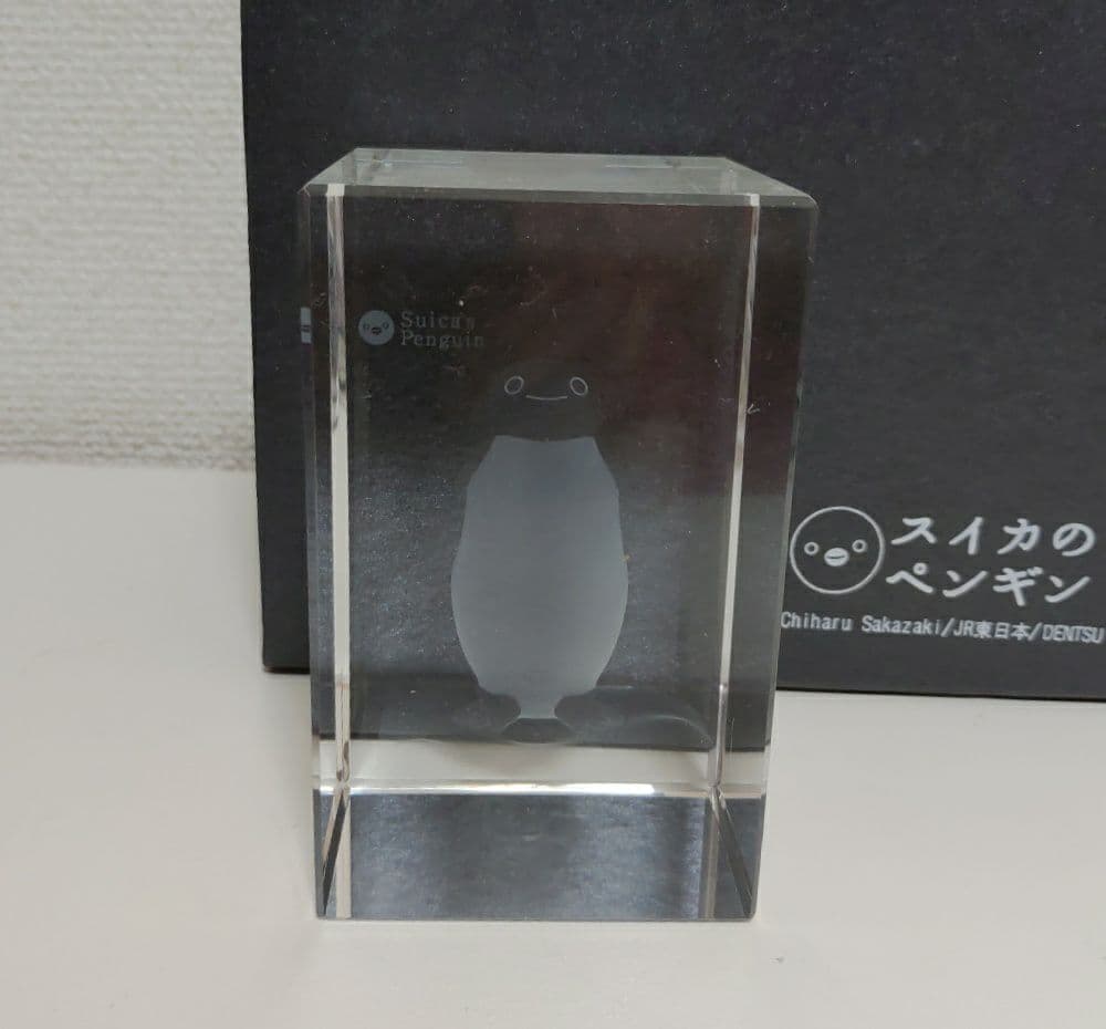 未使用★ Suicaのペンギン 3Dガラス置き物 LED発光台付き