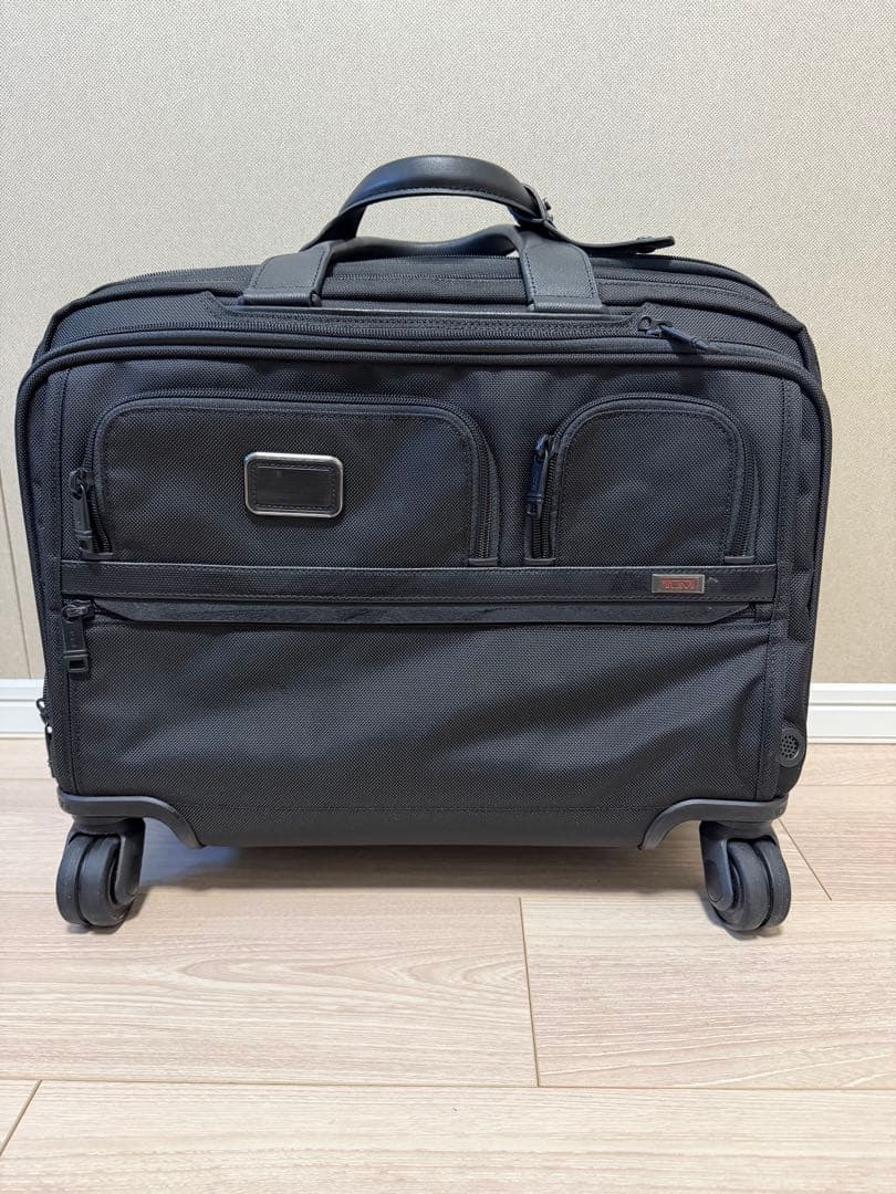 超美品:Tumiアルファデラックス・4ウィール・ラップトップ・ケース・ブリーフ