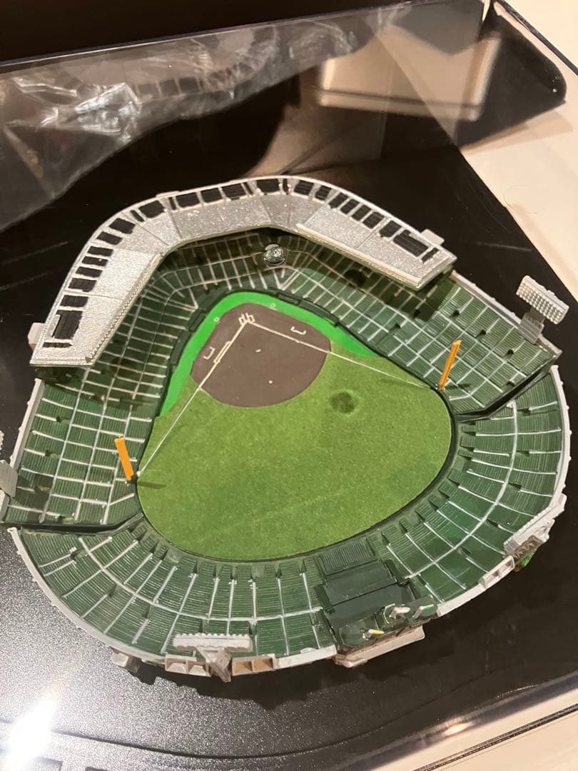 2点セット　甲子園球場ミニチュア　優勝記念ピンバッジ　阪神タイガース　年間特典