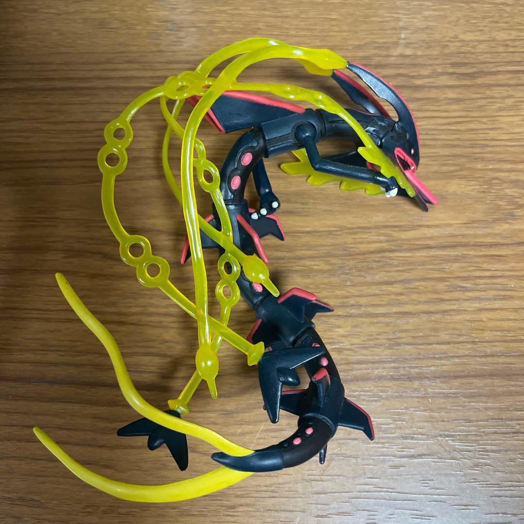 世界1000個限定 モンコレ　黒いメガレックウザ