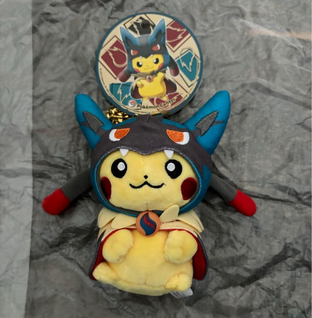 ポケセン限定　メガルカリオのポンチョを着たピカチュウ　ぬいぐるみマスコット　タグ