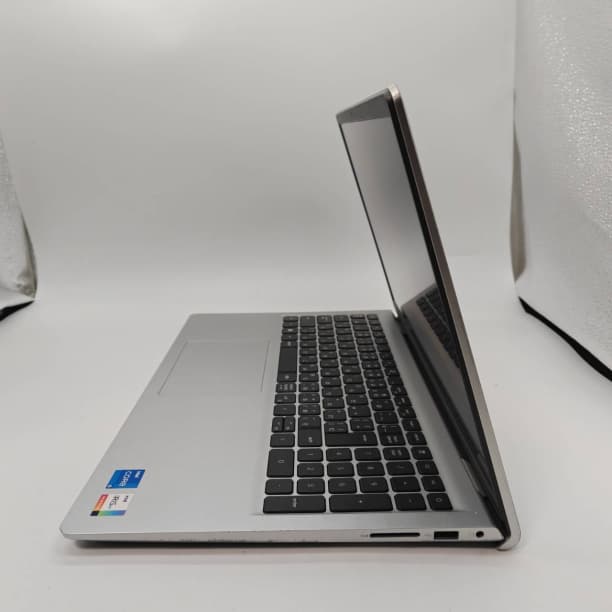 第11世代 i5 バッテリ◎ フルHD 15 デル 16GB SSD256GB
