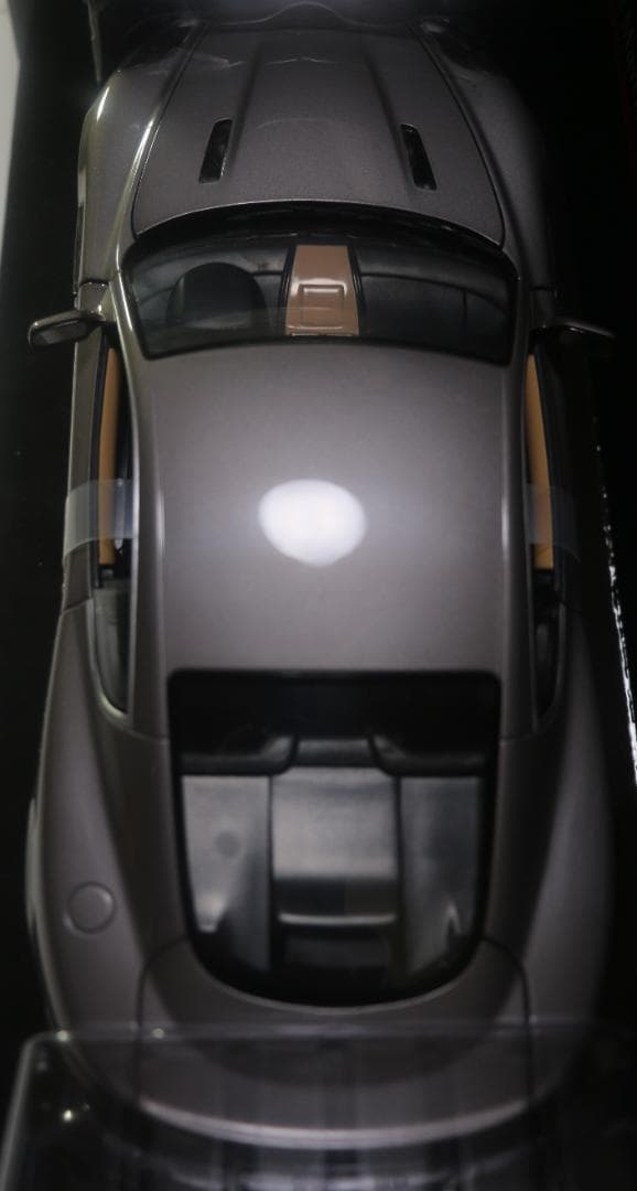 希少 ミニチャンプス製　アストン・マーチンDB9　1/18 　中古品