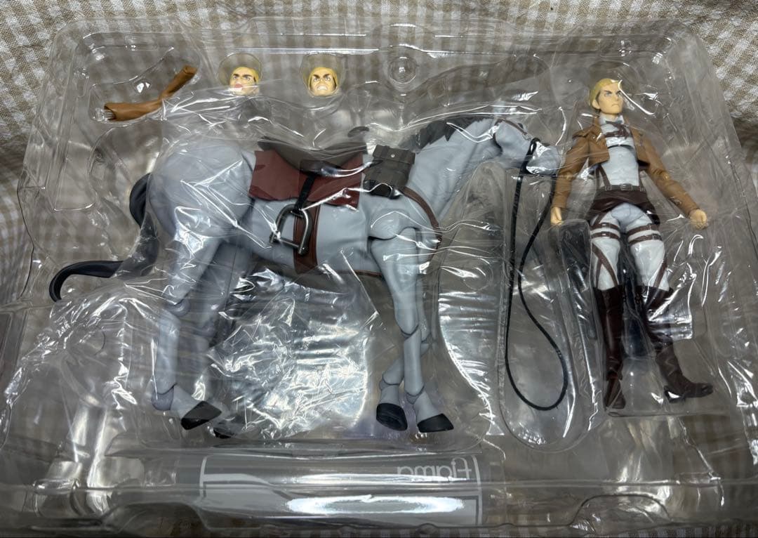 【進撃の巨人】figma 446 エルヴィン・スミス【フィギュア】