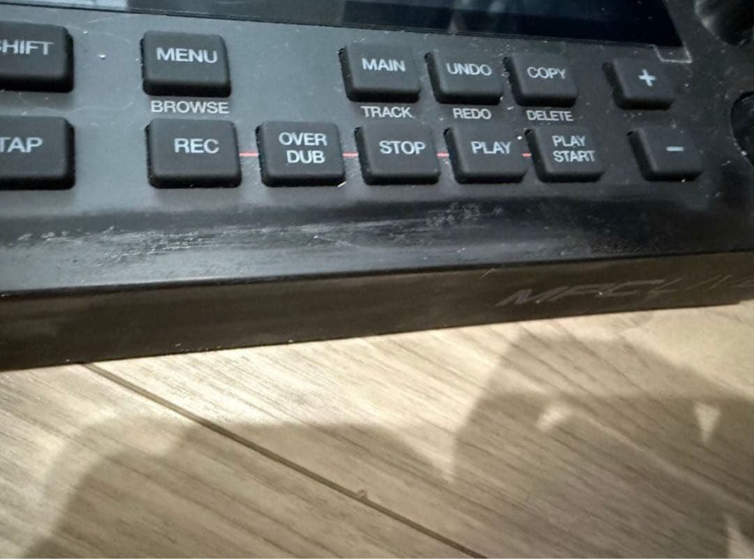 【AKAI MPC LIVE 本体】 付属品 箱付き 美品