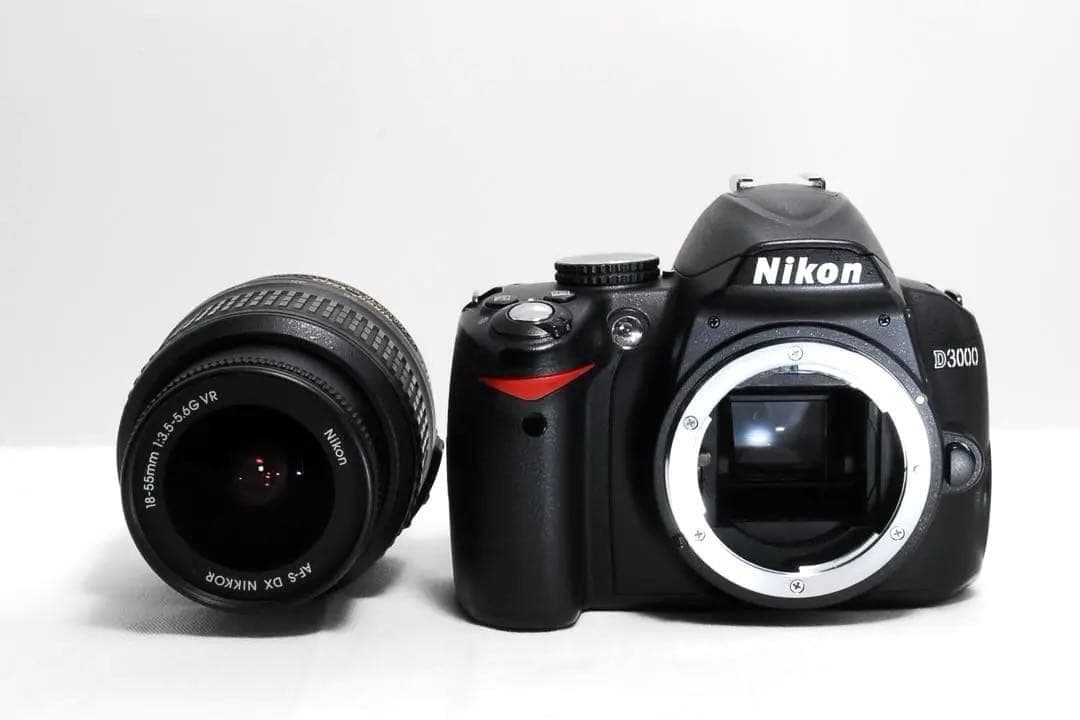 紅葉もキレイに撮れる✨ Nikon D3000 レンズキット 初心者も安心♥️