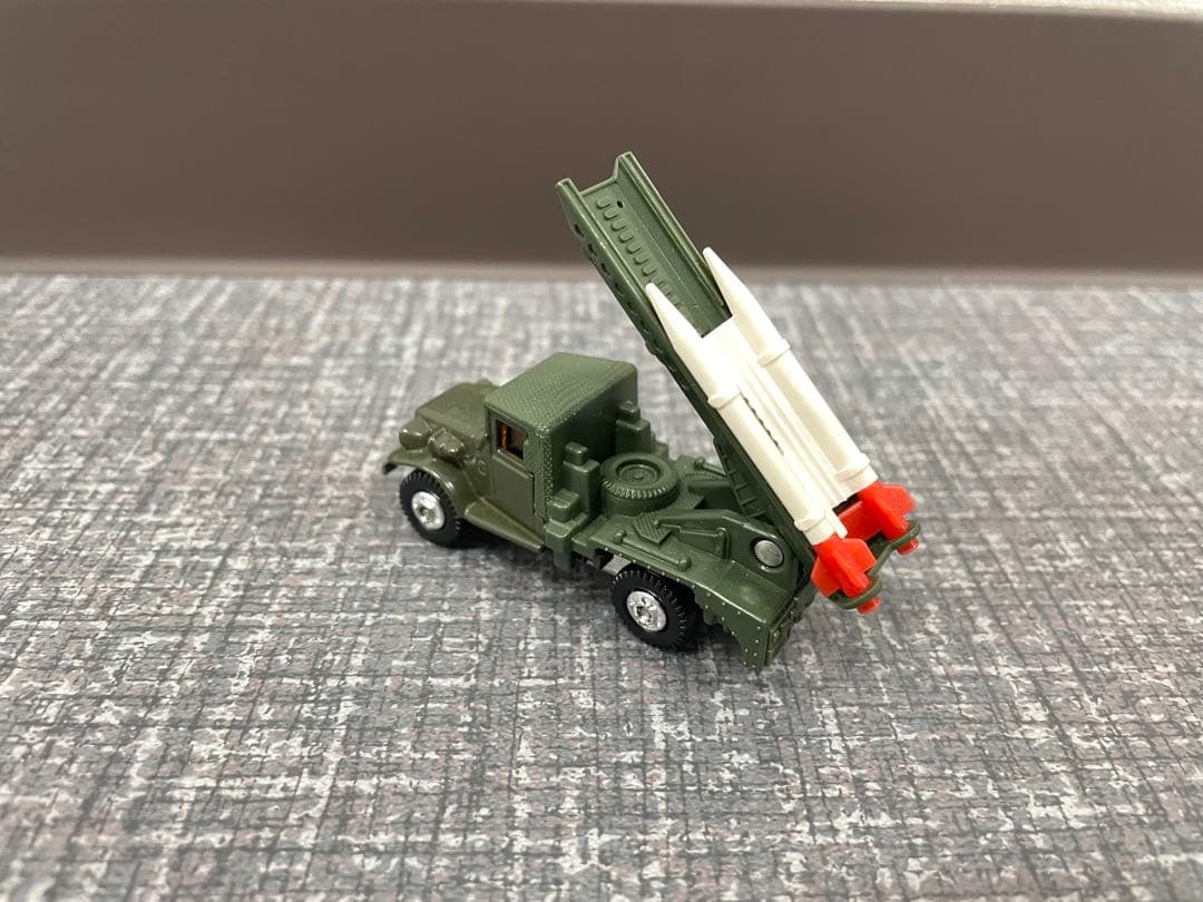 トミカ　77 トヨタ　自衛隊ロケット車