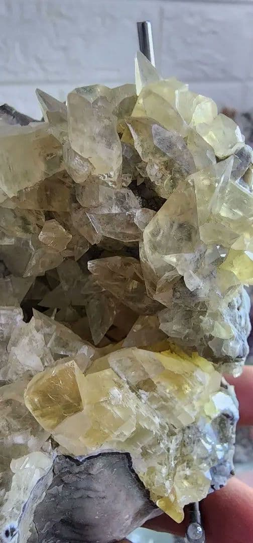 黄色牙方解石