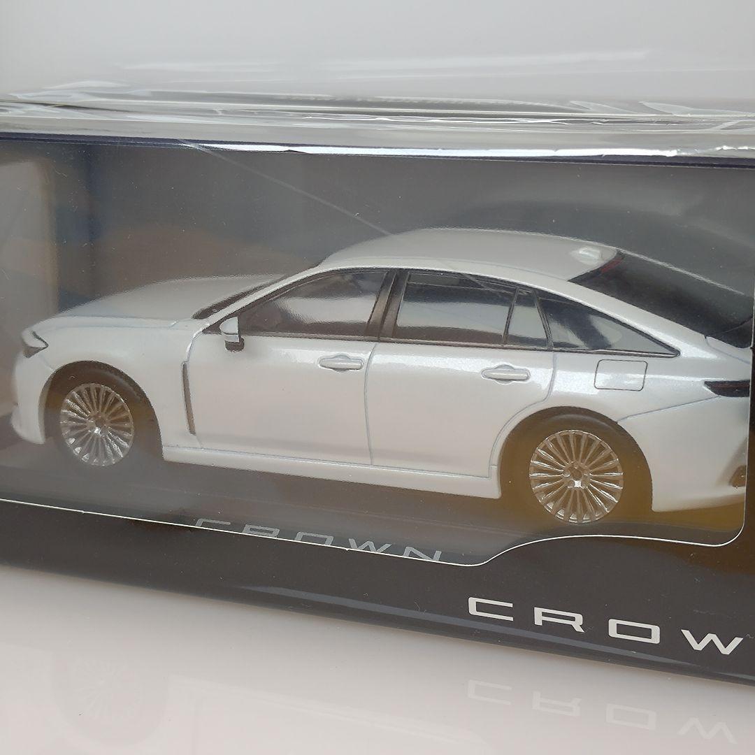 新型 トヨタ クラウンセダン カラーサンプル プレシャスホワイトパール 非売品