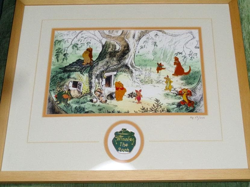 ディズニー　ピンバッジ　額装　プーさん