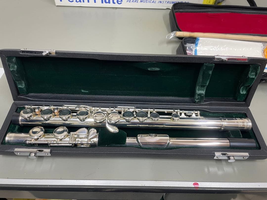 シルバー フルート　Pearl 16キー ケース付き