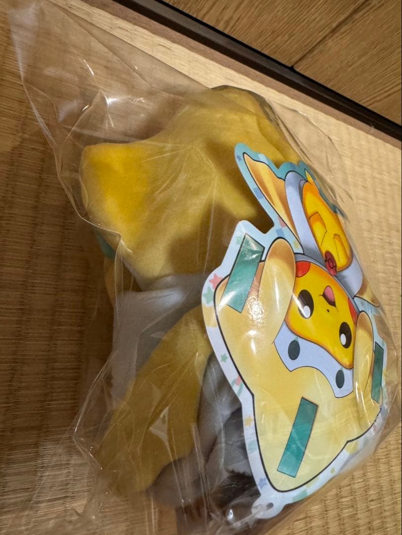 【美品】新品ポケモンセンターオリジナル ぬいぐるみ　ジラーチポンチョのピカチュウ