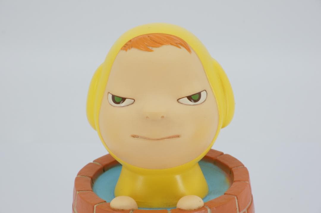 奈良美智 貯金箱「噴水の中の捨て犬」ソフビフィギュア