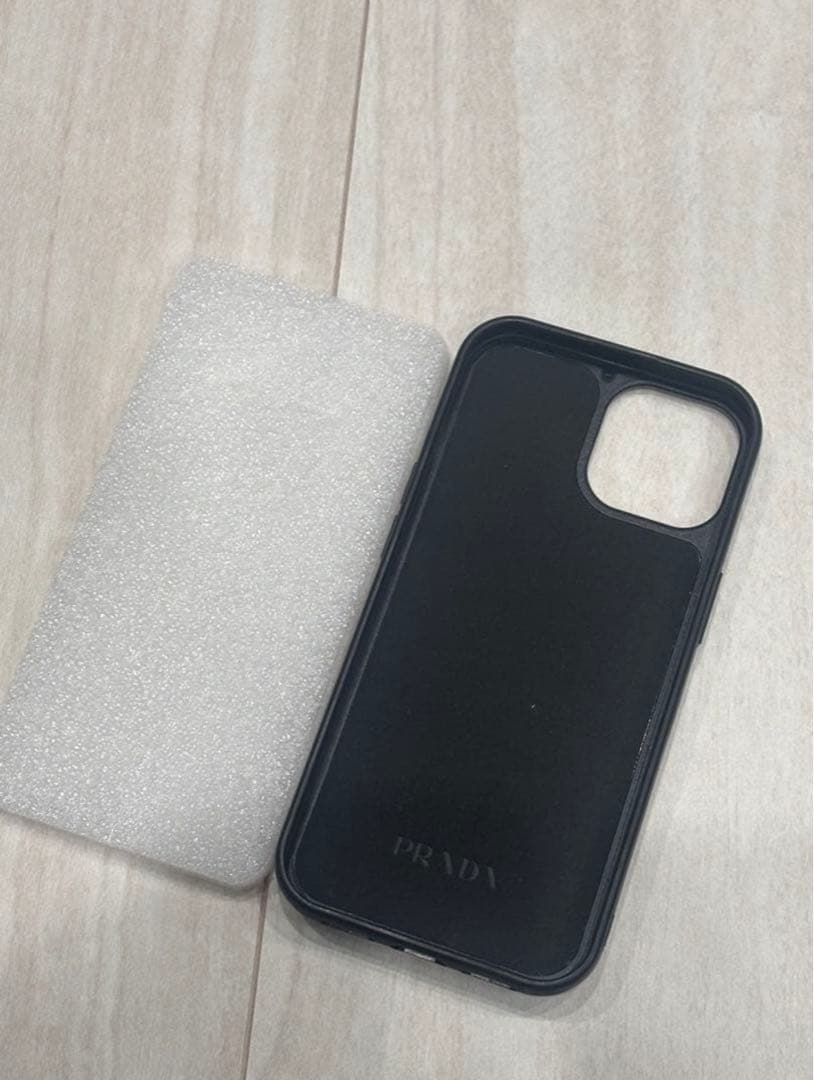 PRADA ストーン装飾 iPhoneケース