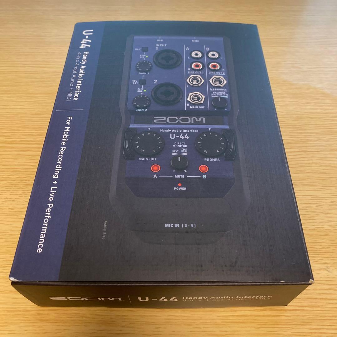 Zoom U-44オーディオインターフェース