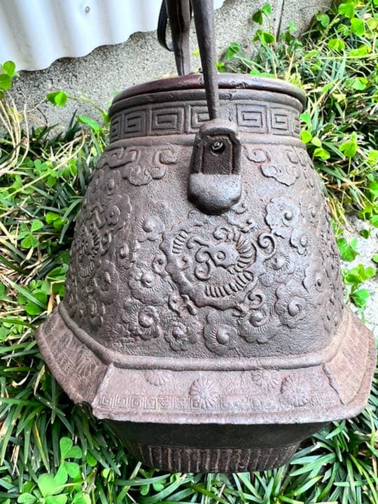 龍文堂安之助　六角鉄瓶　龍雲菊花模様　稀少
