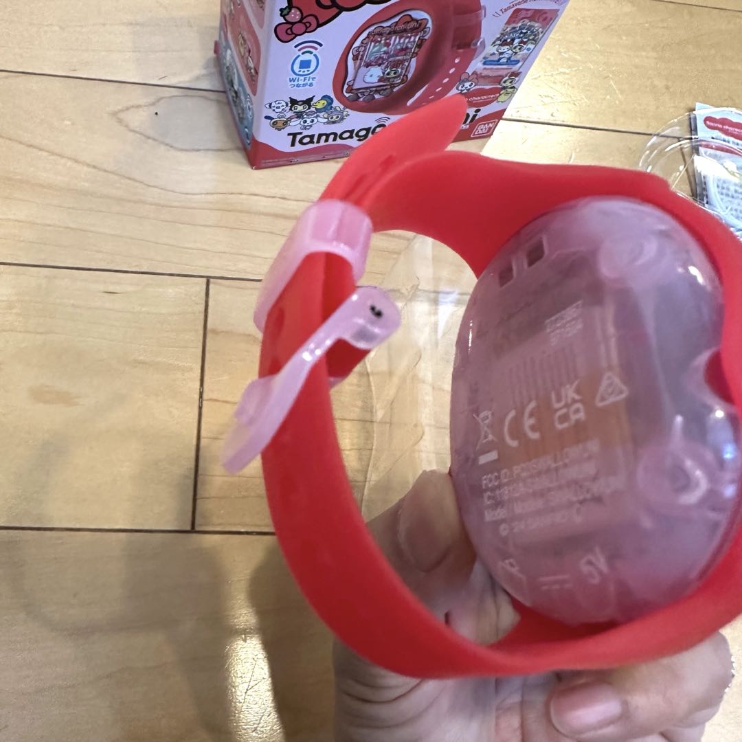 Tamagotchi Uni たまごっちユニ 赤 サンリオキャラクター