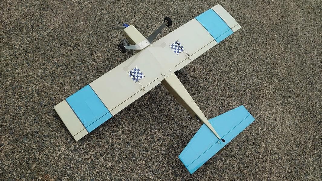 ★レーザーカット　ラジコン飛行機　　機体のみ　（ヨシオカ　サンデー　低翼）