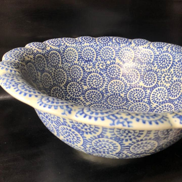 究極の古美術品◼️蔵からかなり凄い特大な伊万里焼の器が出て来ました。入れ物、お皿？