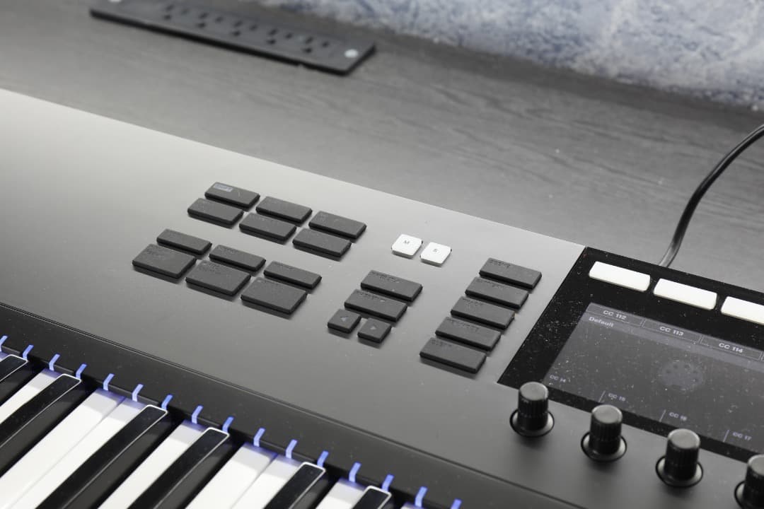 KOMPLETE KONTROL S61 MK2 キーボード