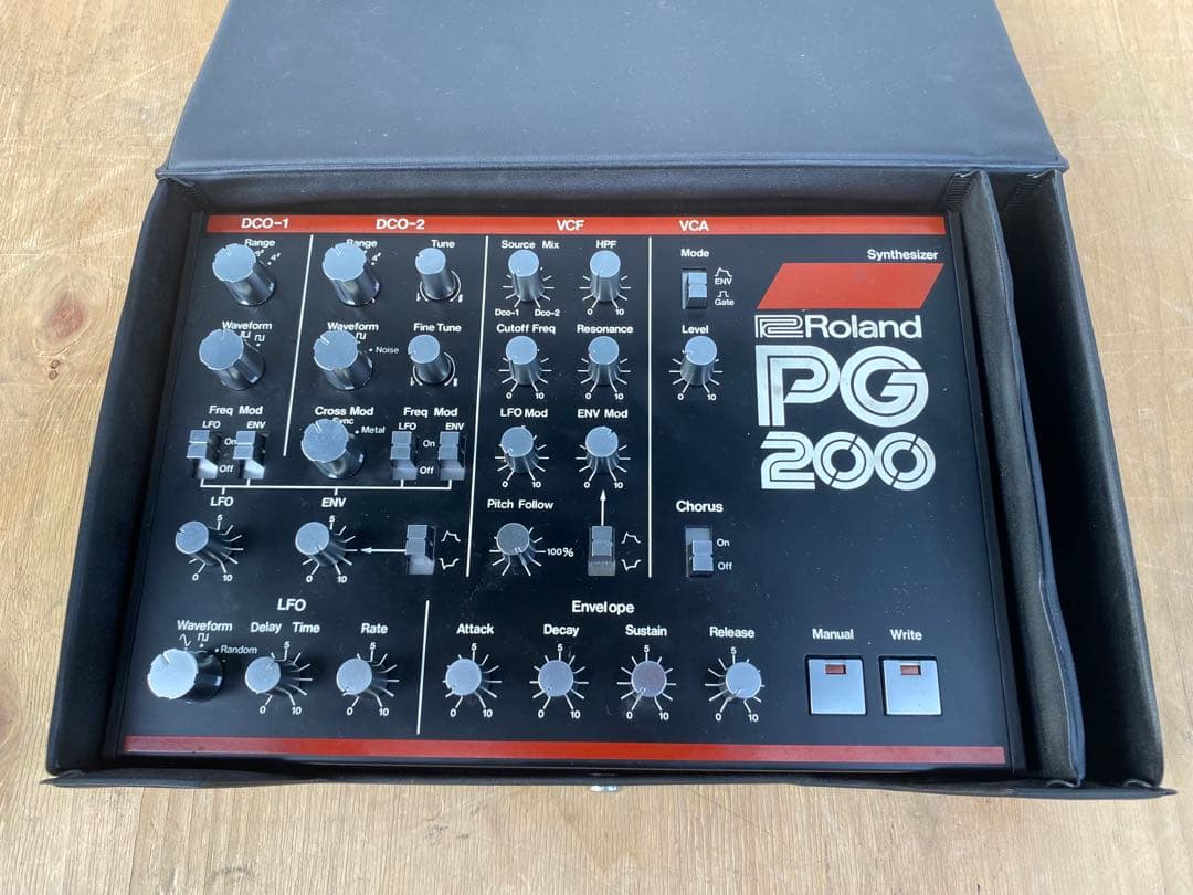 roland pg200 synthesizer ビンテージ　専用ケース付き
