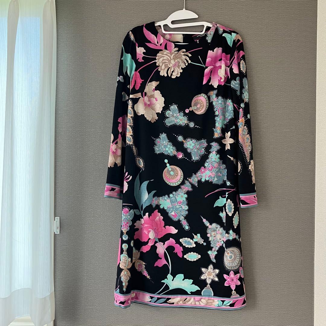 美品　レオナール　ワンピース　花柄　大きいサイズ42