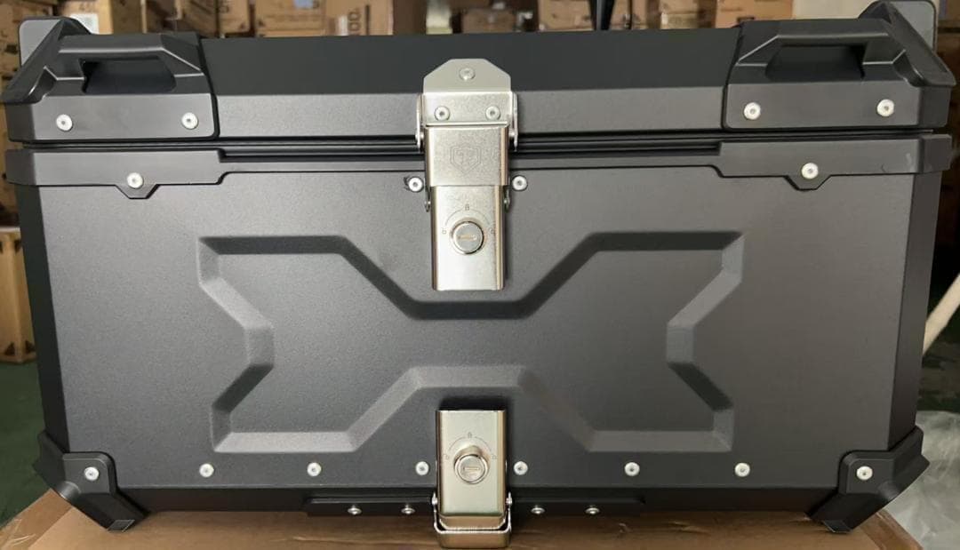 未使用中古美品 65Lバイクリアボックス アルミ制 ブラック