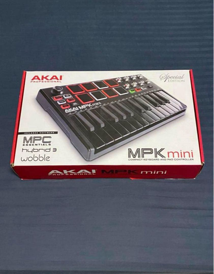 【美品】AKAI キーボードコントローラー 8パッド MPKMini ブラック