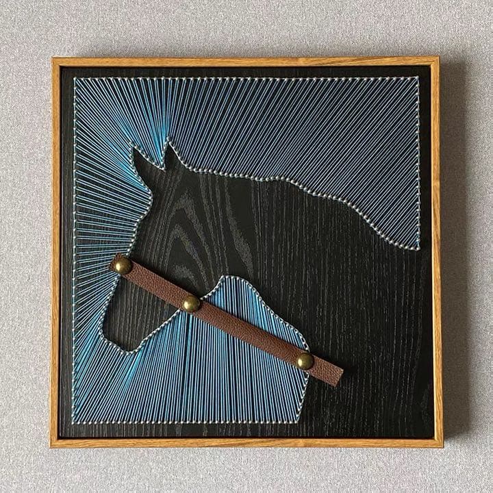 芸術品　釘と糸で作ったアート　馬