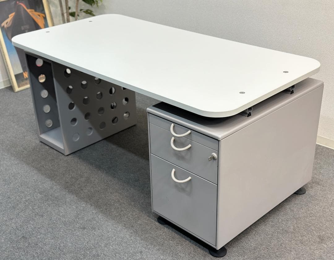 vitra/アドホック　PCシステムデスク/ゲーミングテーブル　袖机・鍵付き