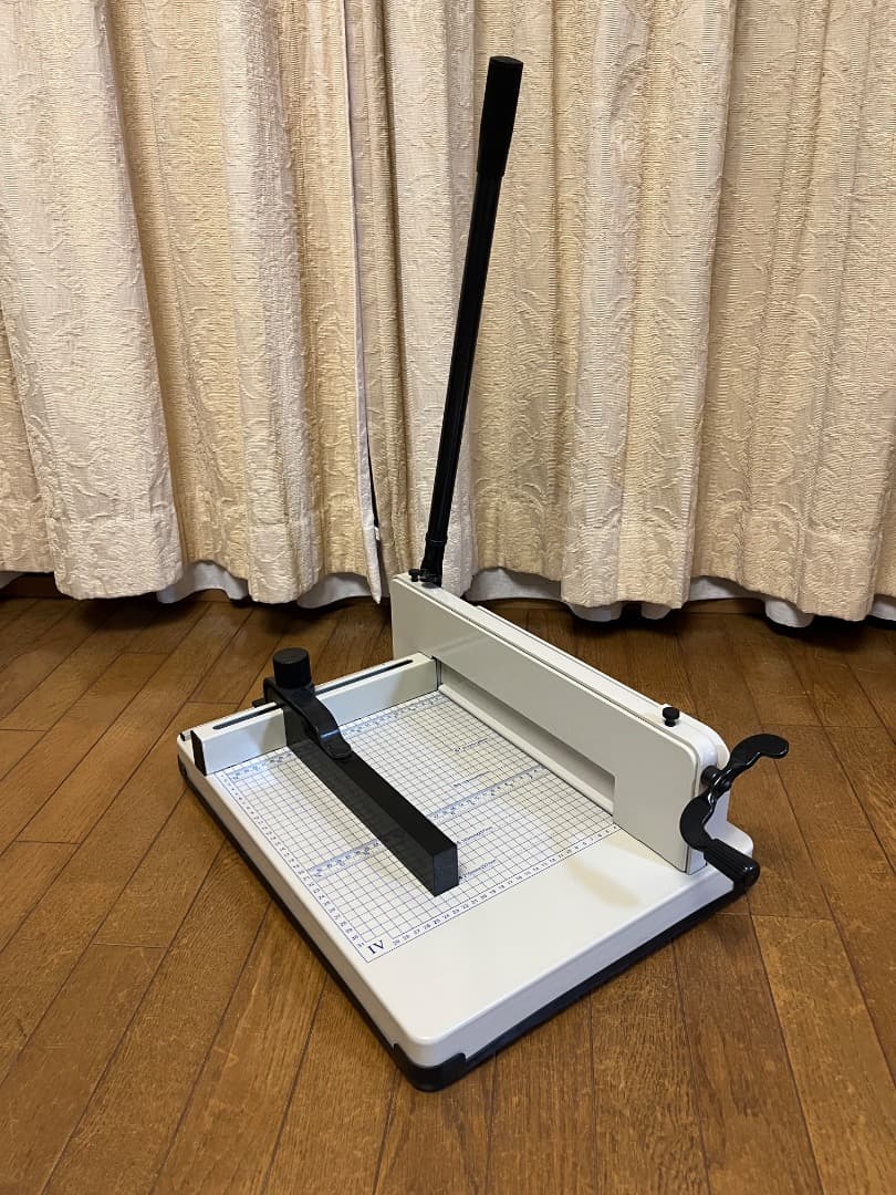 ニッコウ出品　ペーパーカッター、裁断機、A4サイズ、DS-858A4