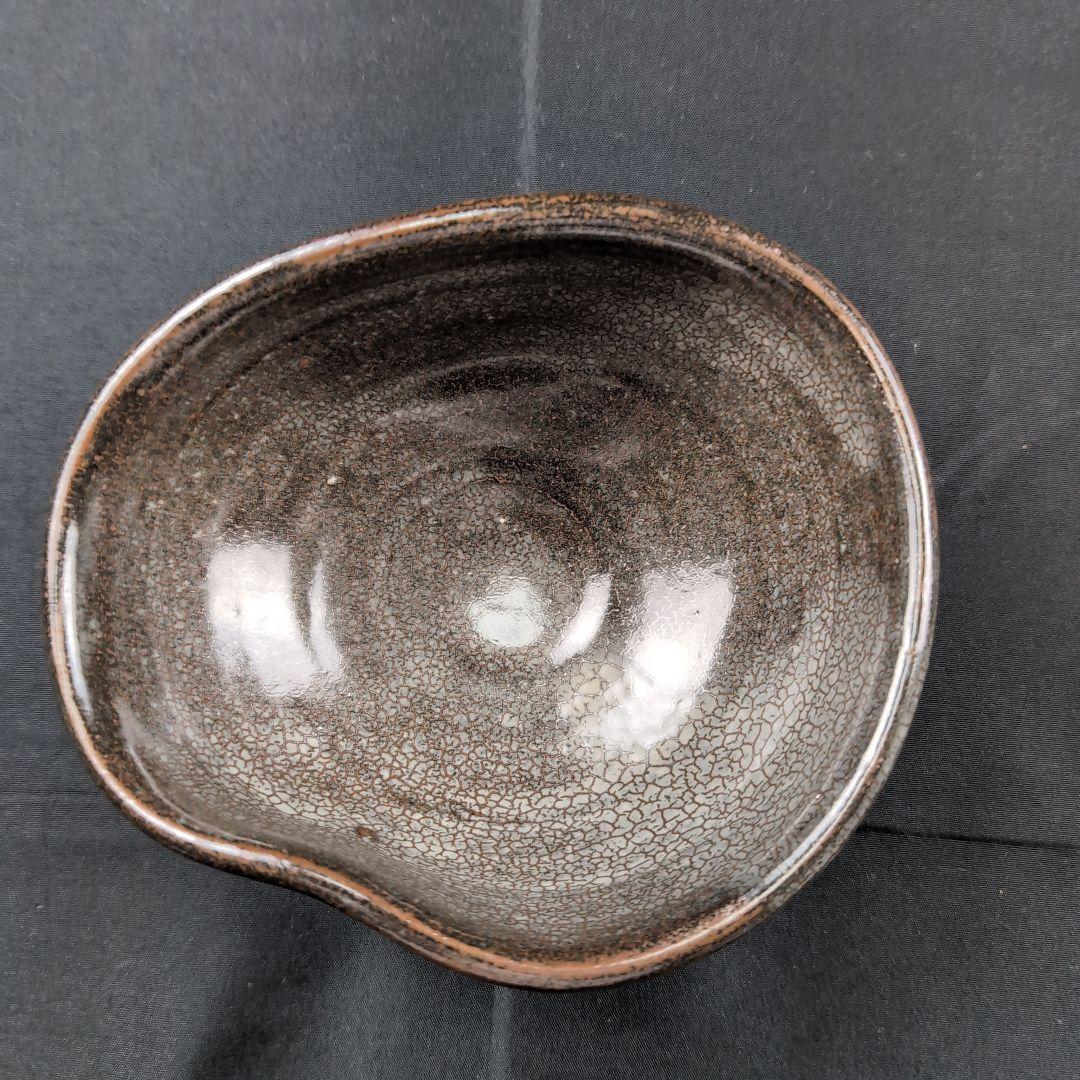 西岡良弘 氏作 唐津沓茶碗 唐津茶碗 黒釉茶碗 唐津黒釉沓茶碗合わせ箱付き