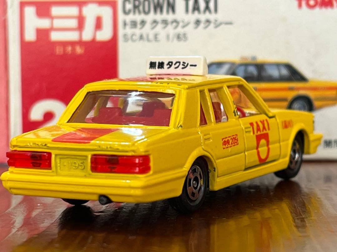トミカ 28 トヨタ クラウン タクシー