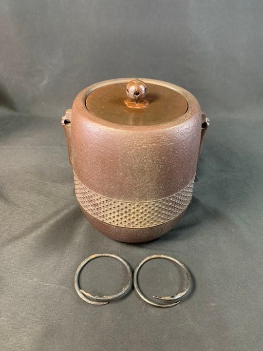 D559 送料無料　腰霰釜　敬典作　在銘　茶釜　共箱　茶道具　茶室　茶道